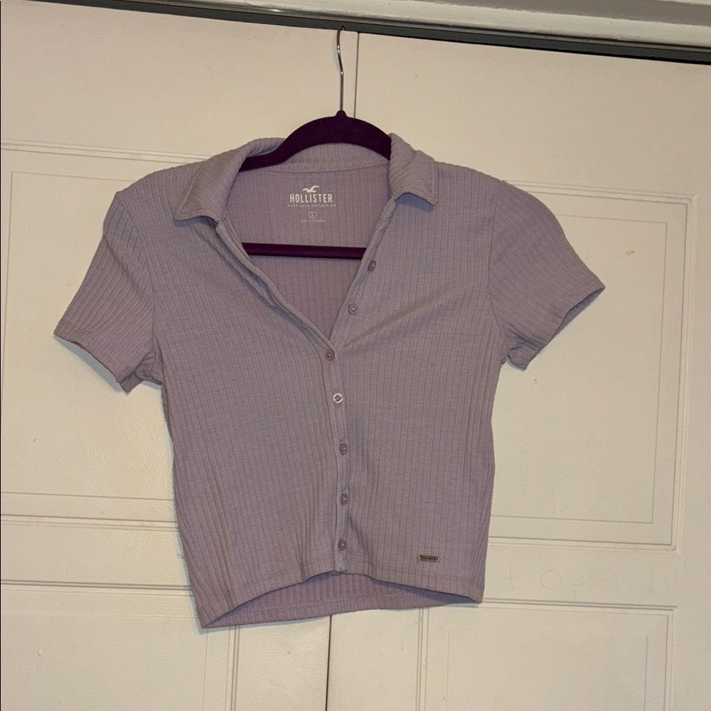 EUC Hollister Collared Button Down Shirt